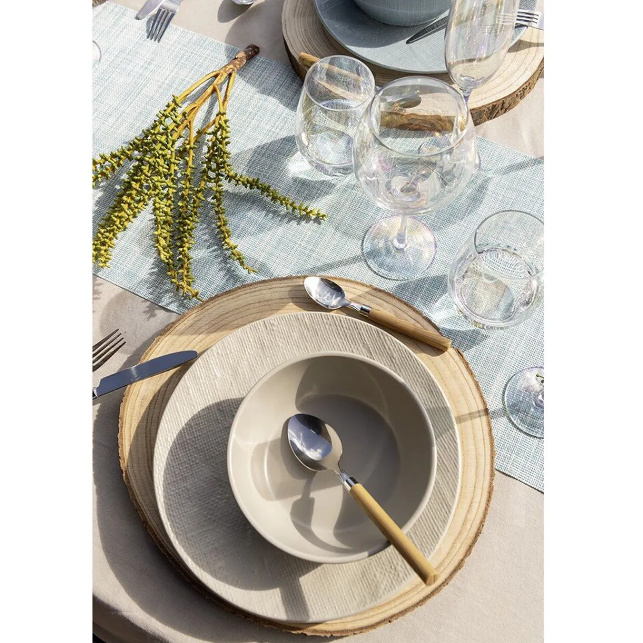 Gifi Assiette plate ronde en grès relief gris