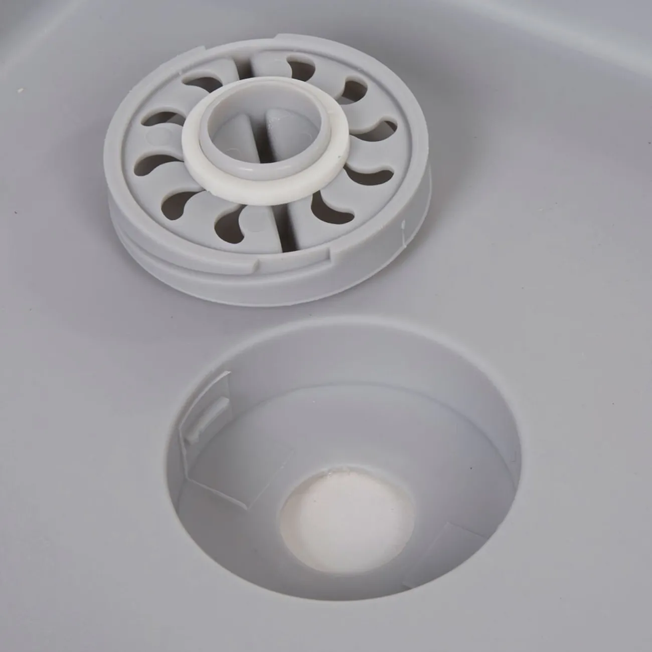 Gifi Nettoyage Et Entretien|Bassine rétractable bouchon évideur grise et bleue