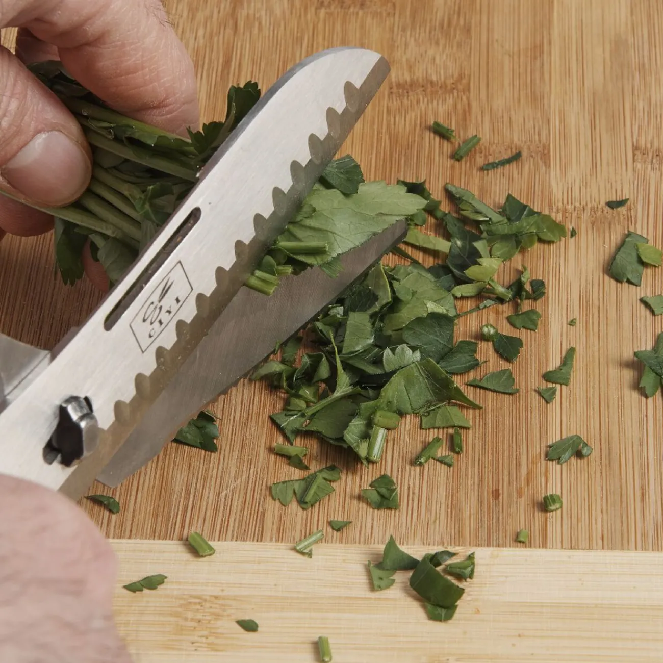 Gifi Ciseau santoku multifonctions avec étui de protection