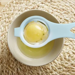 Gifi Séparateur blanc d'oeuf plastique bleu ou rose